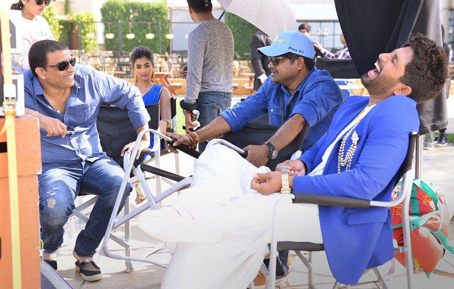 LEAKED: Duvvada Jagannadham Movie Working Stills