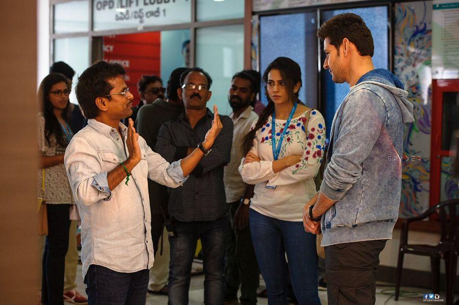 LEAKED Again: Mahesh SPYDER Movie Working Stills