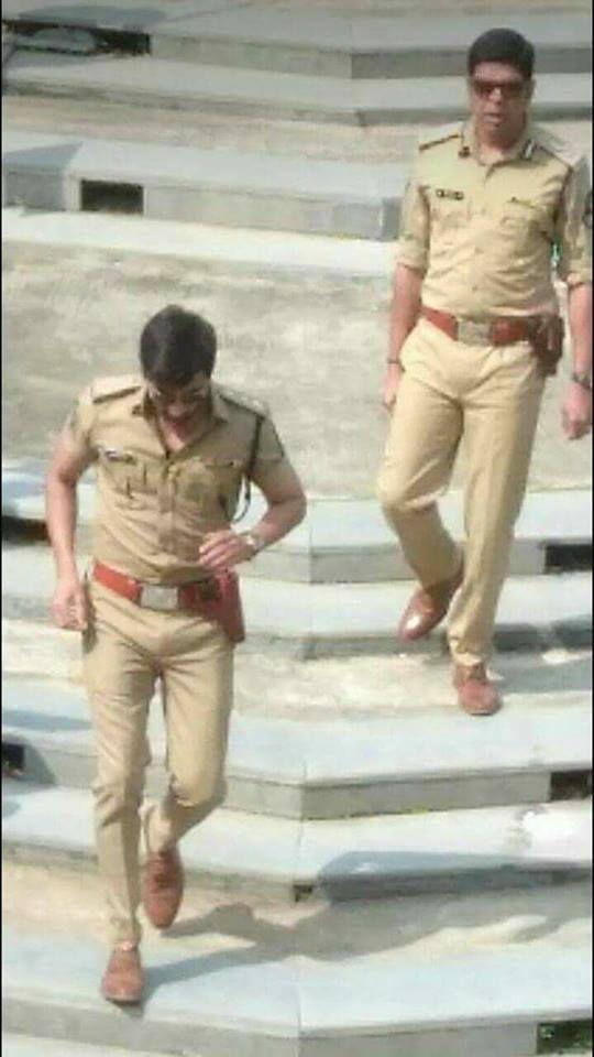 LEAKED PHOTOS: Ravi Teja's Next cop Film Touch Chesi Chudu Movie