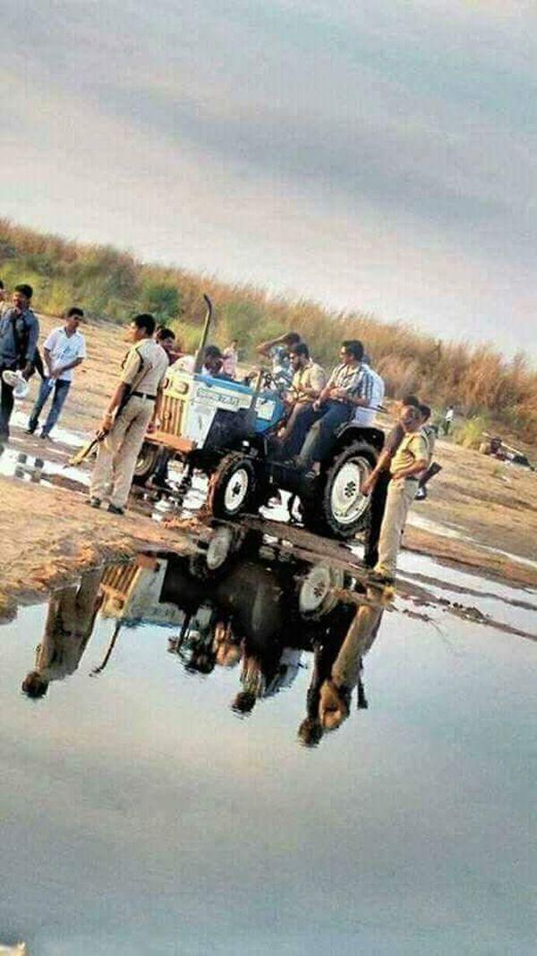 Latest LEAKED Rangasthalam 1985 Movie Working Stills