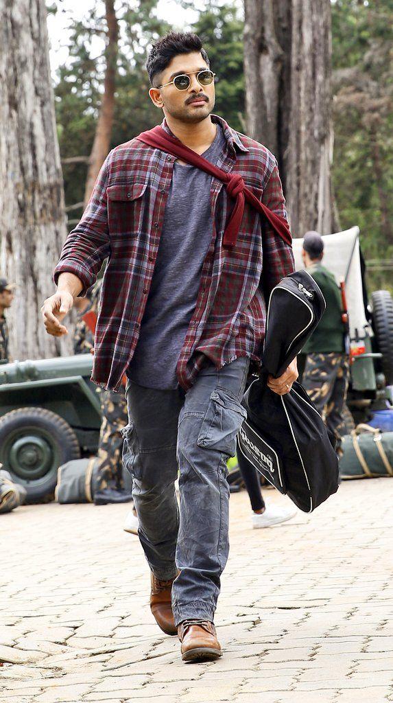 Latest Posters & Stills Released from Naa Peru Surya