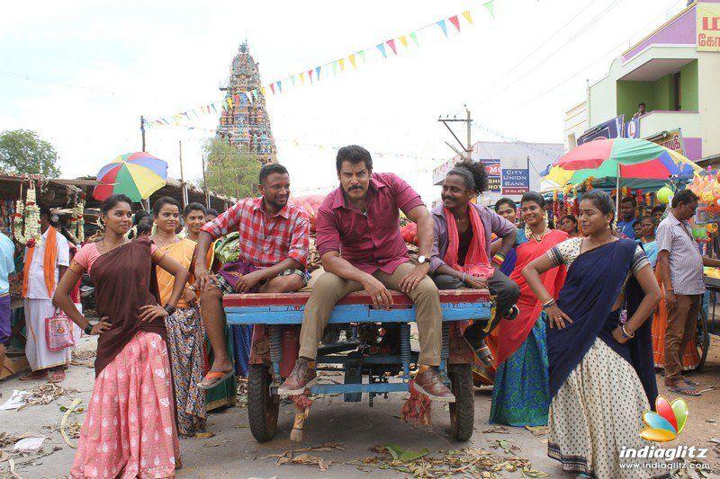 Latest Posters & Stills of Saamy Square