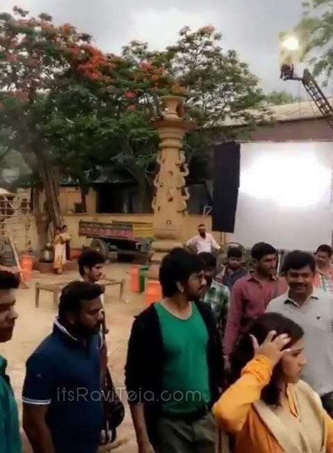 Latest Snaps Leaked From the Sets of Raja The Great Movie