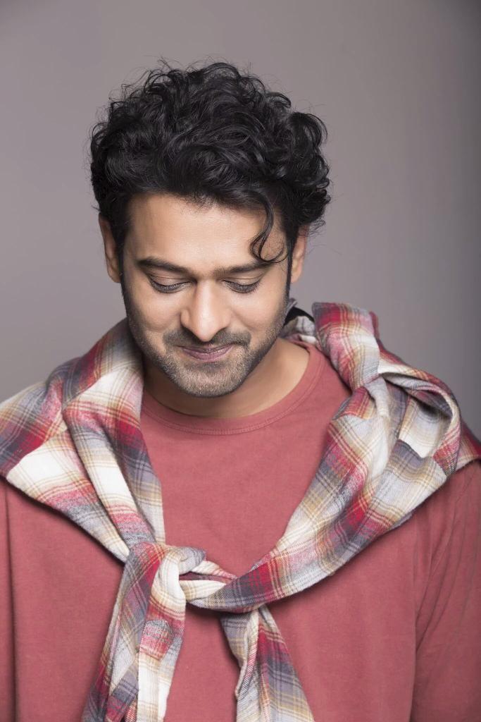 Latest Stills of Prabhas and Team from the sets of Saaho