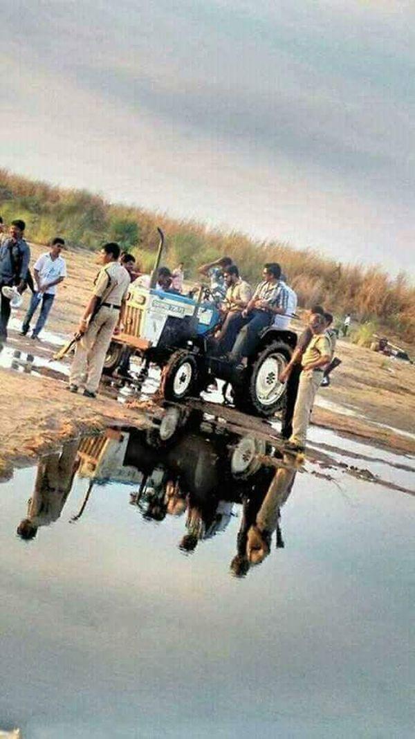 Leaked: Rangasthalam 1985 Movie New Working Stills