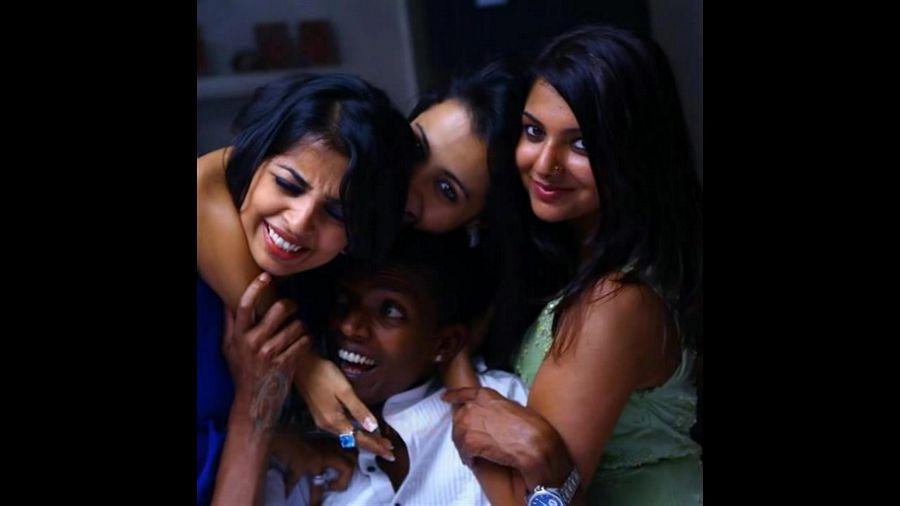 Leaked: Trisha's Unseen Drinking Party Photos creates hulchul on social media