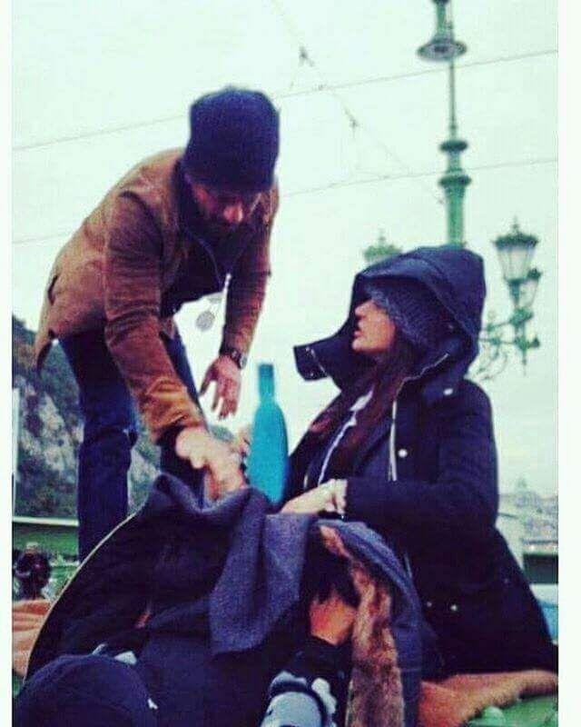 Leaked Photos of SRK & Anushka On The Sets Of The Ring