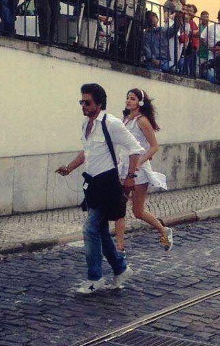 Leaked Photos of SRK & Anushka On The Sets Of The Ring