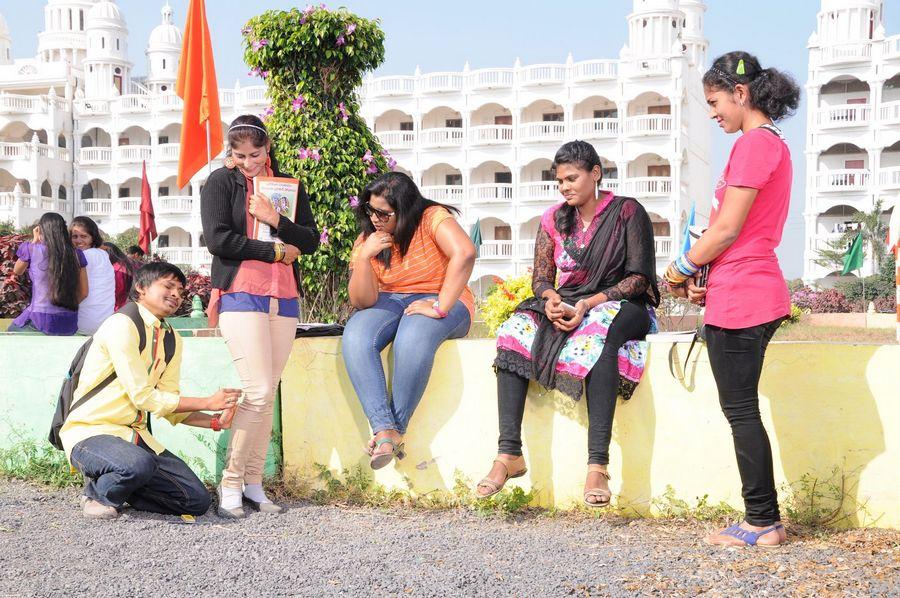 Love K Run Movie Wallpapers And Stills
