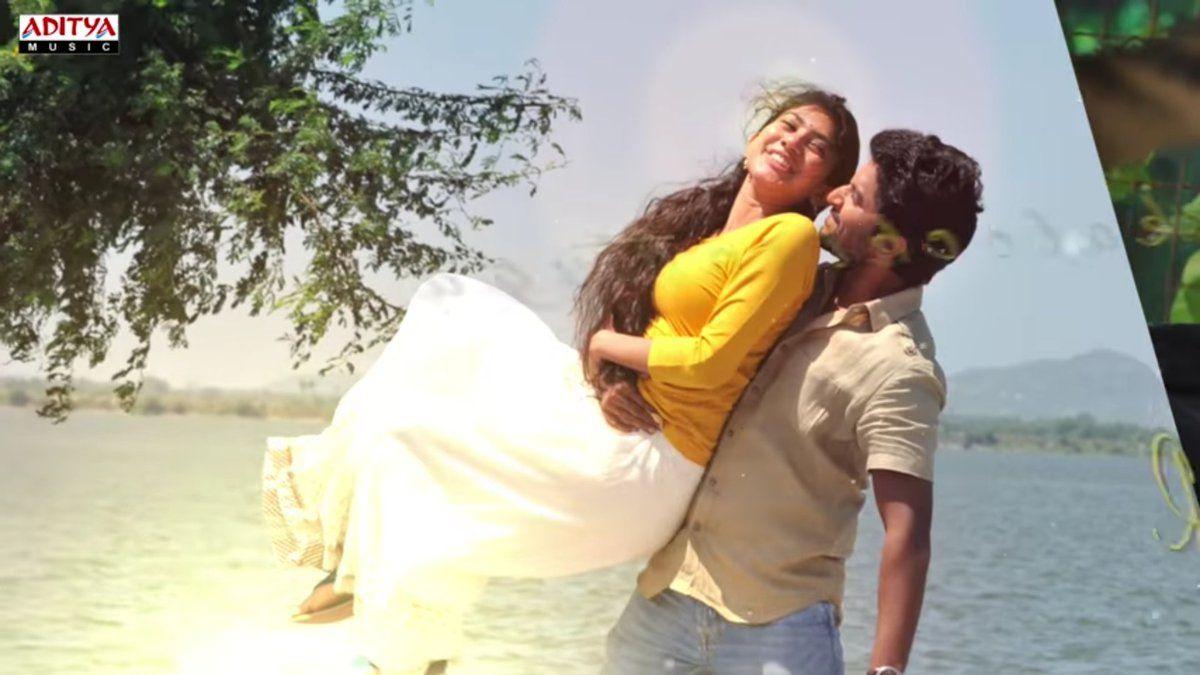 MCA (Middle Class Abbayi) Movie Latest Stills & Posters