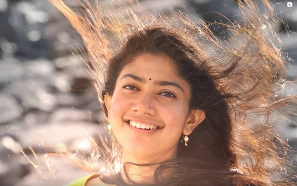 MCA (Middle Class Abbayi) Movie Latest Stills & Posters