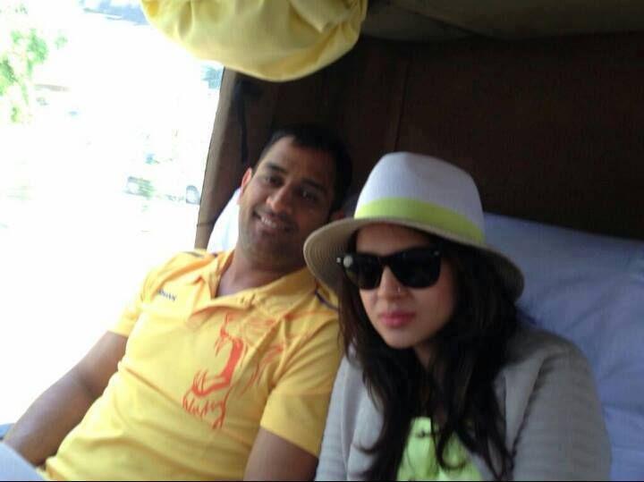 MS DHONI with Beautiful Wife Sakshi Dhoni Unseen Private Moments Photos