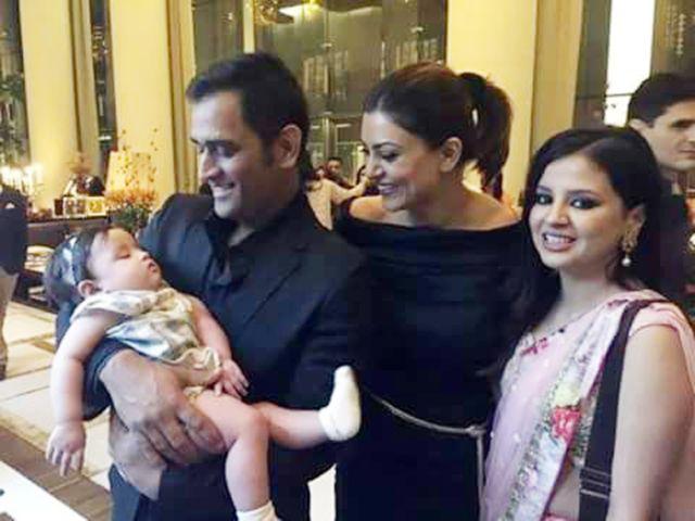 MS DHONI with Beautiful Wife Sakshi Dhoni Unseen Private Moments Photos