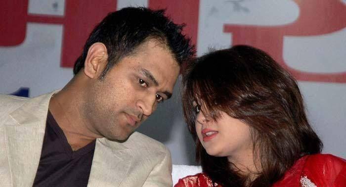 MS DHONI with Beautiful Wife Sakshi Dhoni Unseen Private Moments Photos