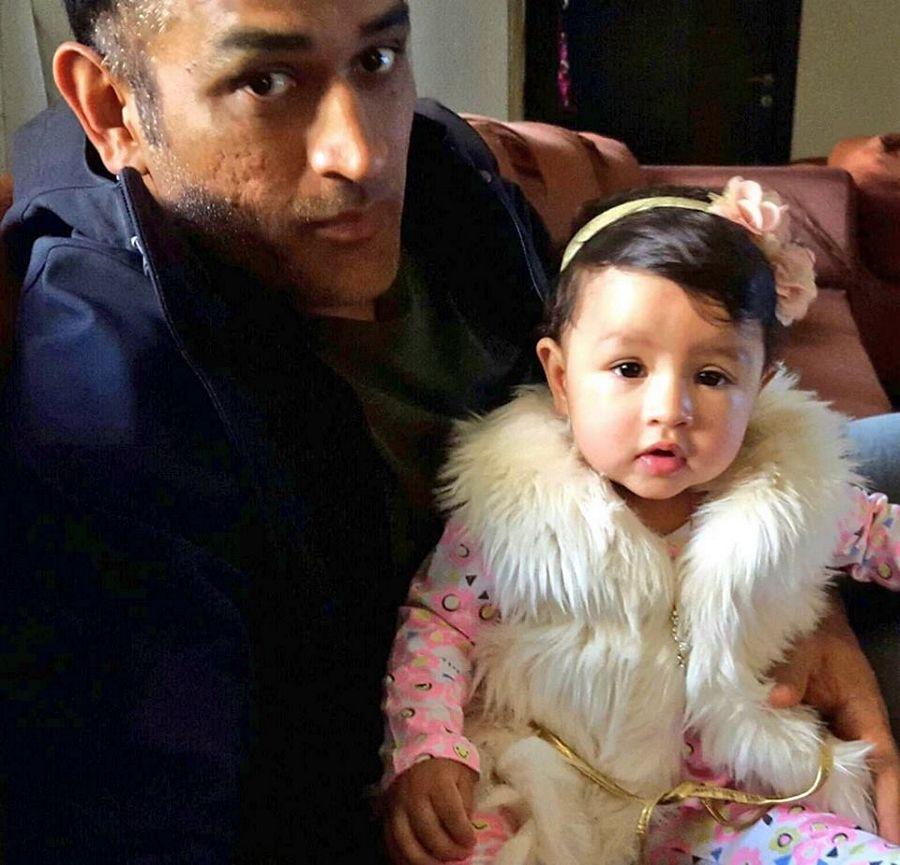 MS DHONI with Beautiful Wife Sakshi Dhoni Unseen Private Moments Photos