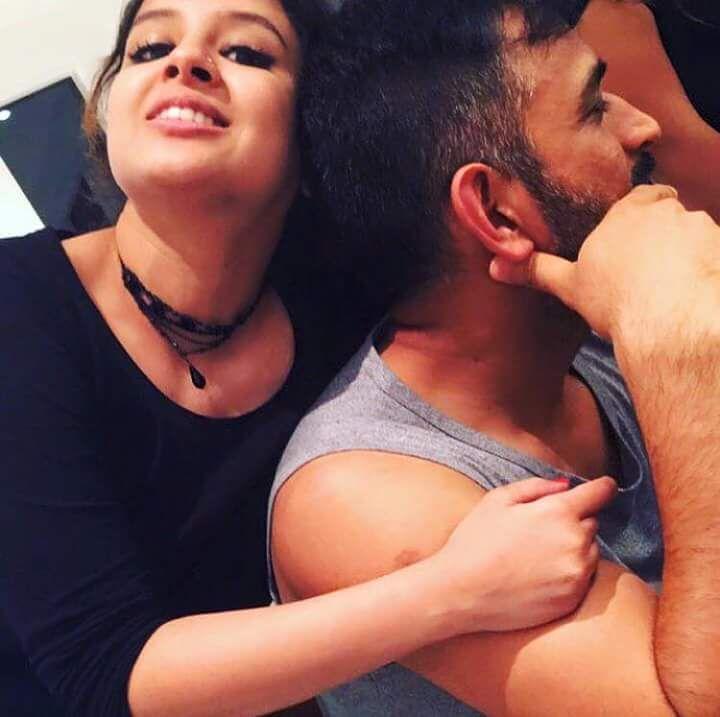 MS DHONI with Beautiful Wife Sakshi Dhoni Unseen Private Moments Photos