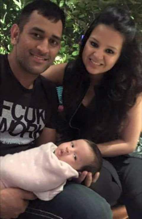 MS DHONI with Beautiful Wife Sakshi Dhoni Unseen Private Moments Photos