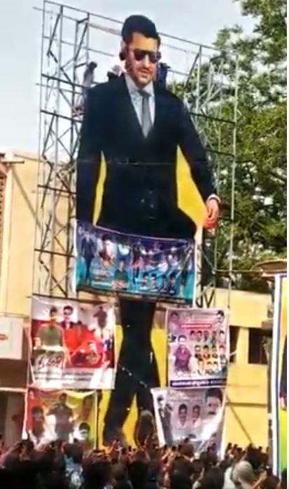  Mahesh Babu Fans Hungama At Theatres