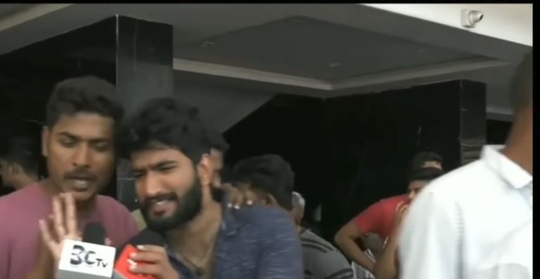  Mahesh Babu Fans Hungama At Theatres