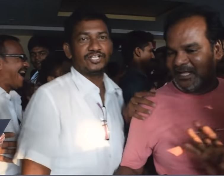  Mahesh Babu Fans Hungama At Theatres