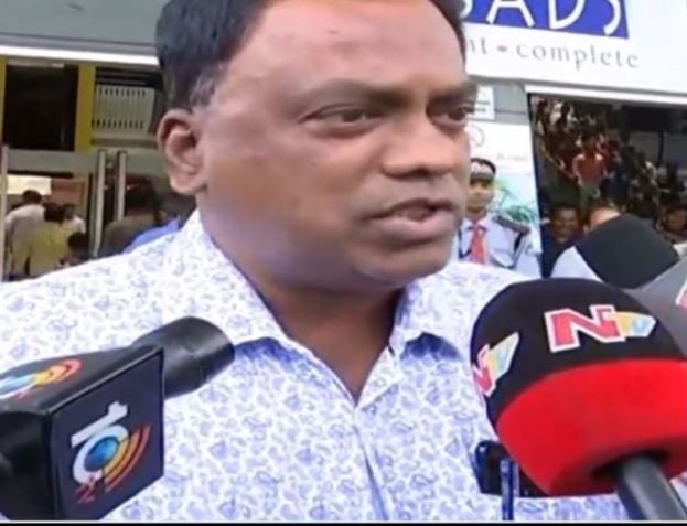  Mahesh Babu Fans Hungama At Theatres