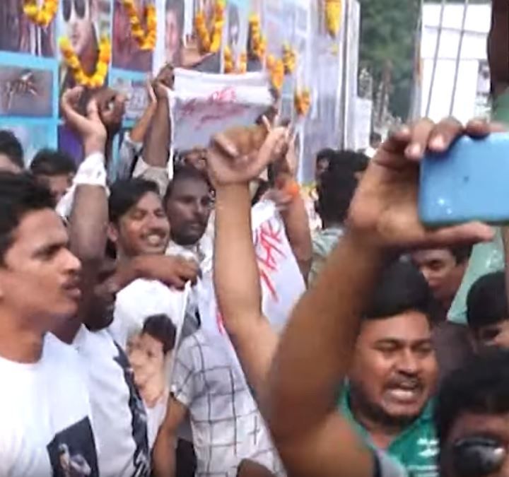  Mahesh Babu Fans Hungama At Theatres
