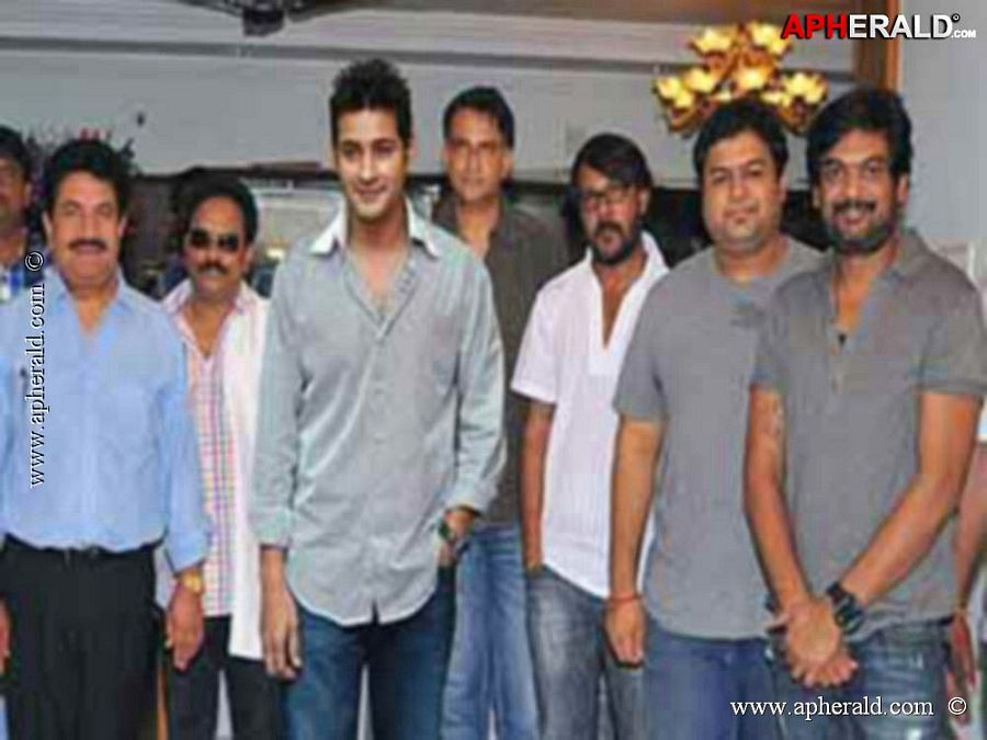 B'day Special: Mahesh Babu Rare & Unseen Photos Collections!