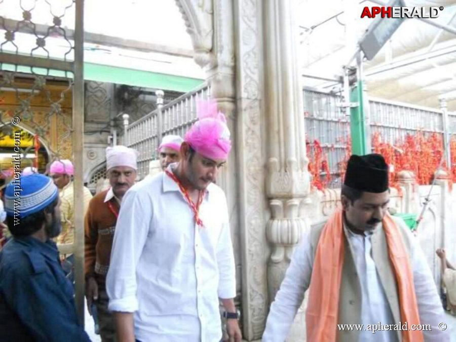 B'day Special: Mahesh Babu Rare & Unseen Photos Collections!