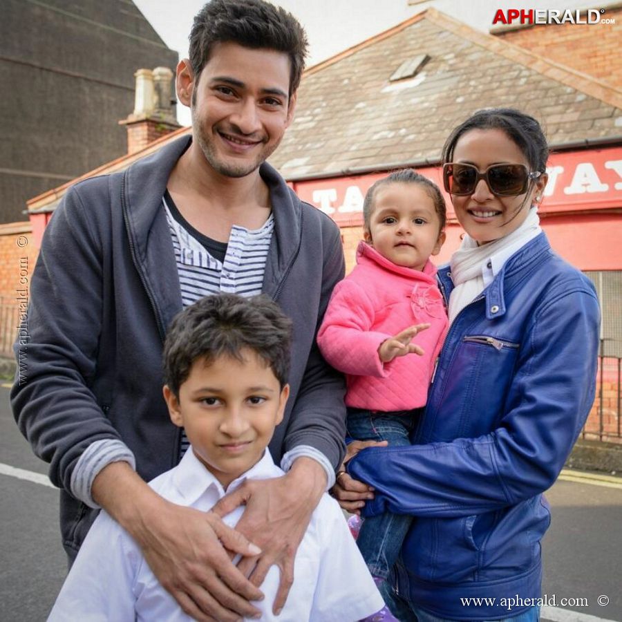 B'day Special: Mahesh Babu Rare & Unseen Photos Collections!