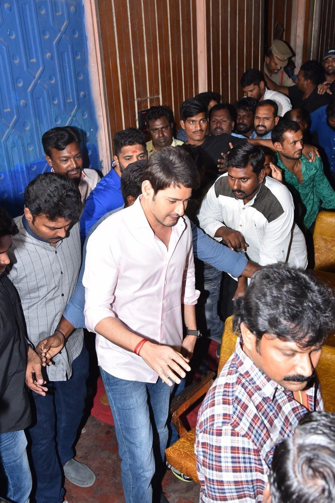 Mahesh Babu Visits To Sudarshan 35 MM With Maharshi Movie Team