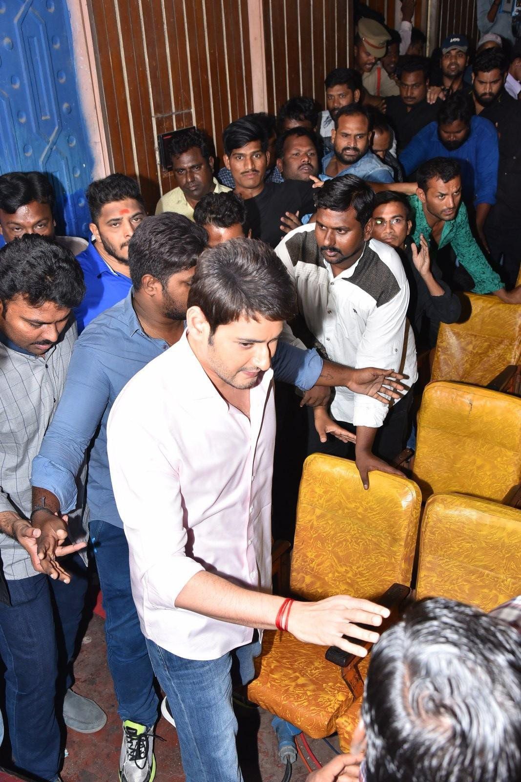 Mahesh Babu Visits To Sudarshan 35 MM With Maharshi Movie Team