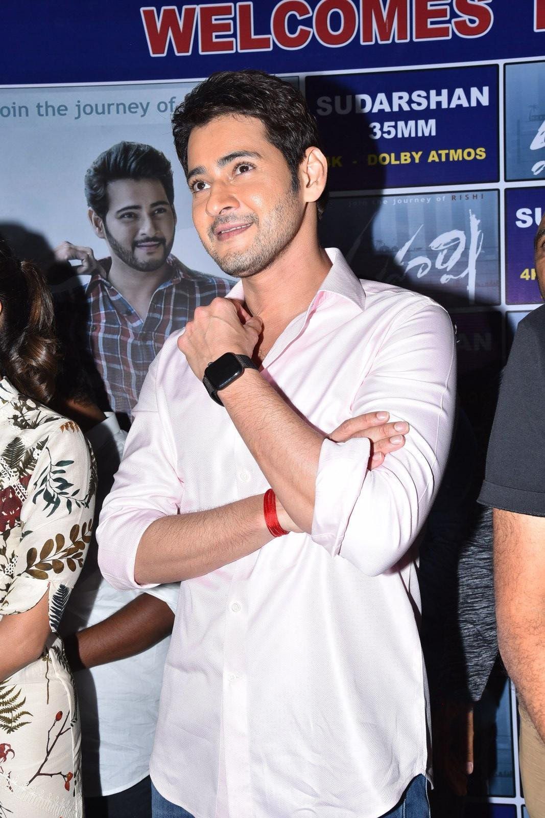 Mahesh Babu Visits To Sudarshan 35 MM With Maharshi Movie Team