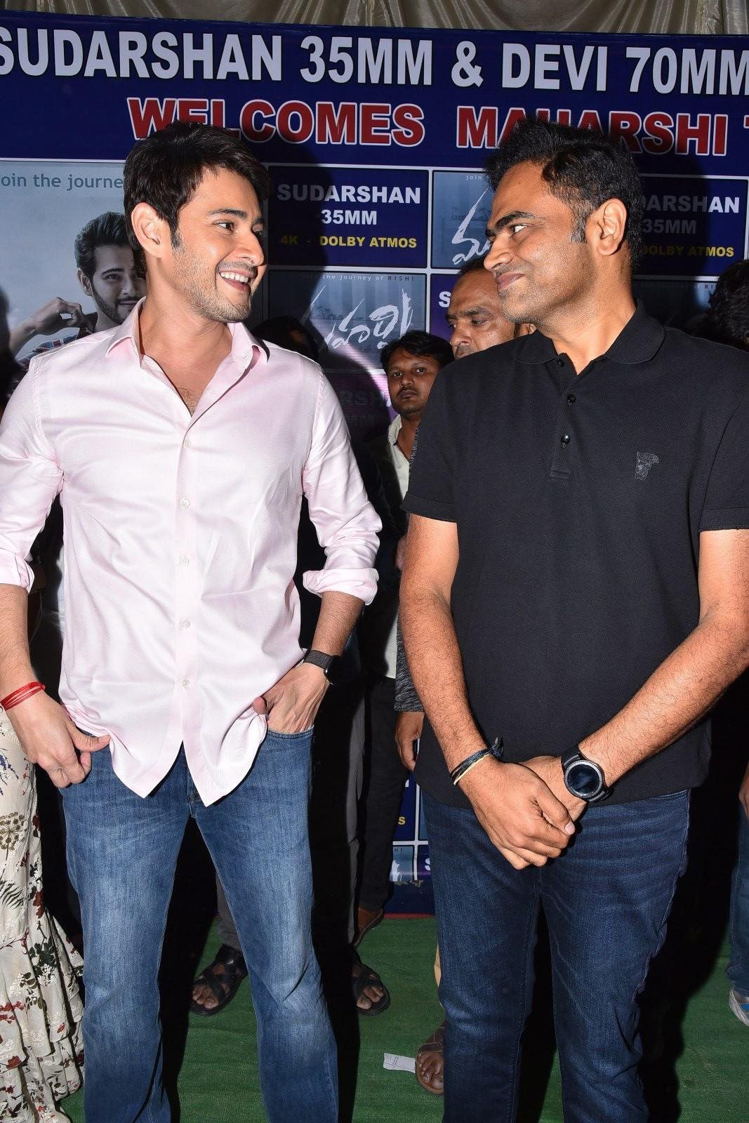 Mahesh Babu Visits To Sudarshan 35 MM With Maharshi Movie Team