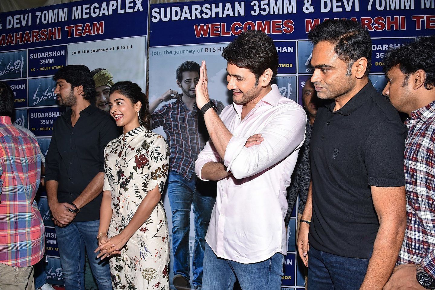 Mahesh Babu Visits To Sudarshan 35 MM With Maharshi Movie Team