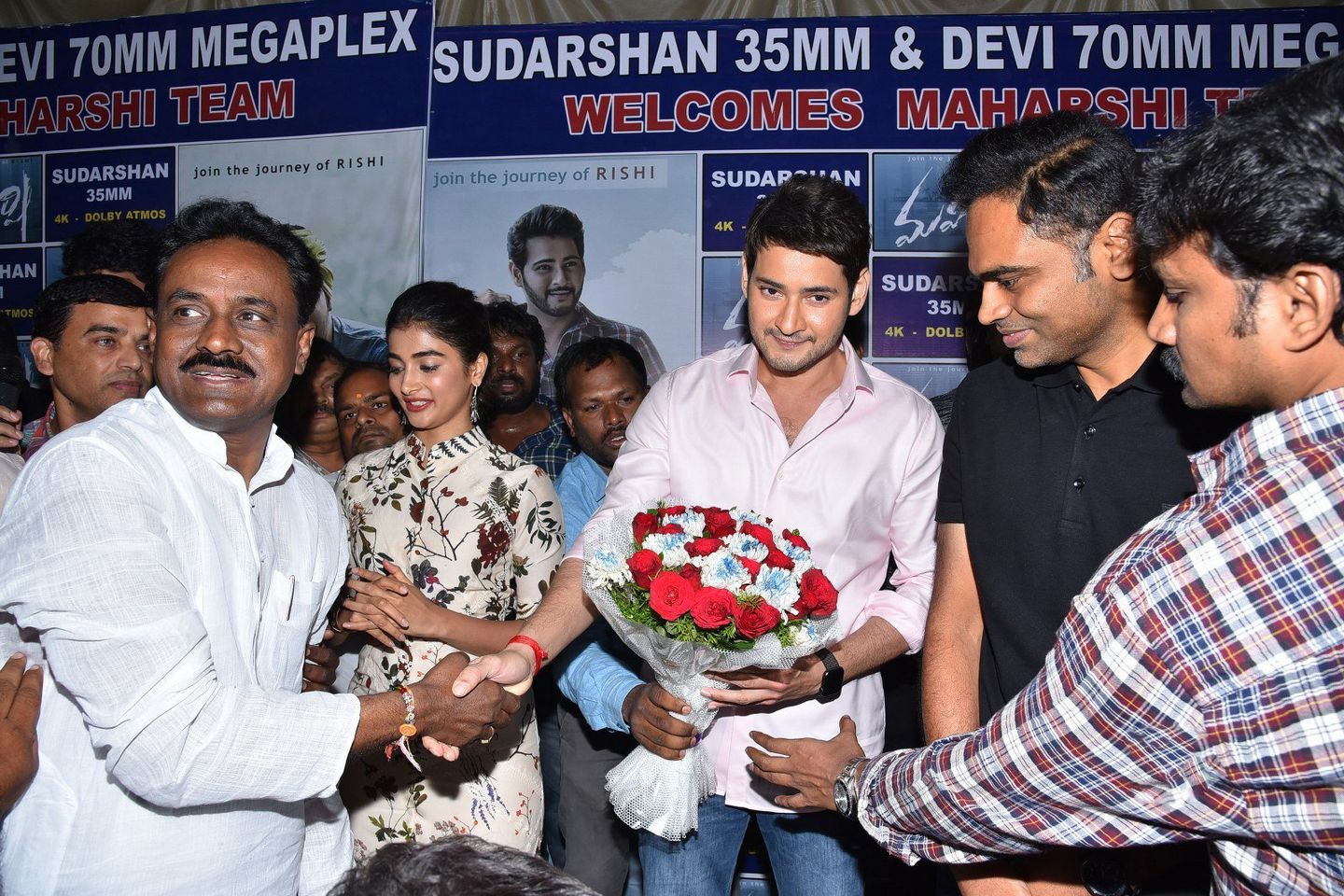 Mahesh Babu Visits To Sudarshan 35 MM With Maharshi Movie Team