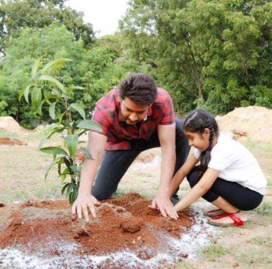 Mahesh Babu along with his daughter participate in Haritha Haram