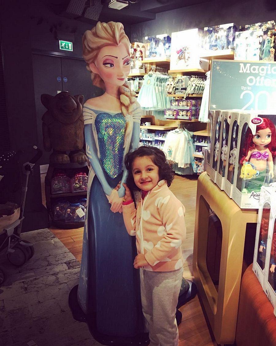 Mahesh Daughter Sitara Ghattamaneni Rare & Unseen Photos