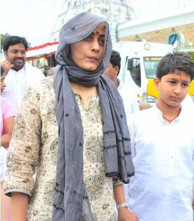 Mahesh wife Namratha Visit Tirumala Temple