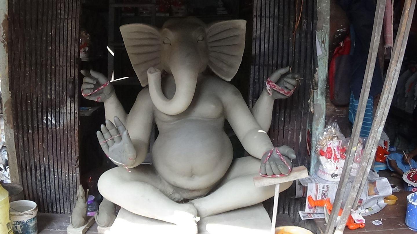 Making Lord Ganesh idols - Photos from Inside the craftsmanship