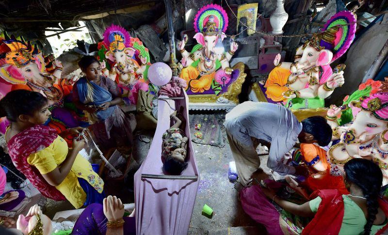 Making Lord Ganesh idols - Photos from Inside the craftsmanship