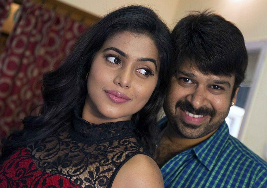 Manal Kayiru 2 Movie Latest Stills