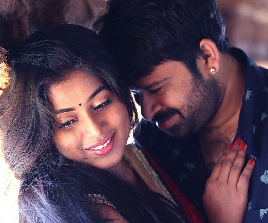 Manal Kayiru 2 Movie Latest Stills