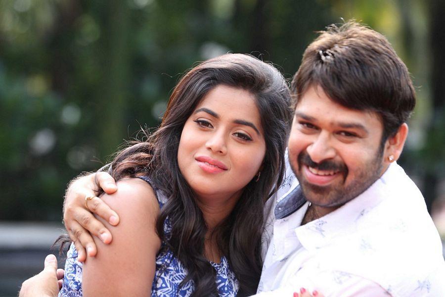 Manal Kayiru 2 Movie Latest Stills