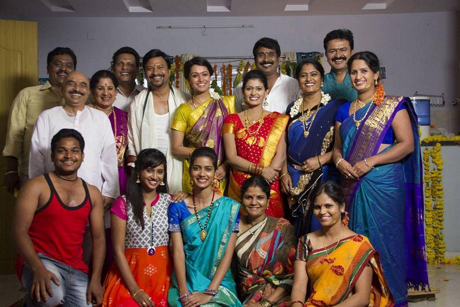 Manalo Okkadu Telugu Movie Stills