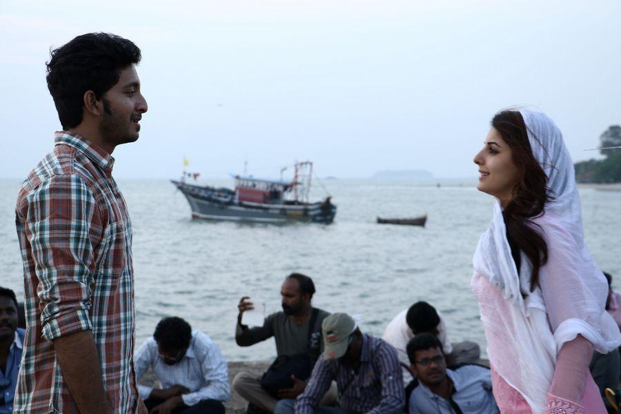 Meendum Oru Kadhal Kadhai Movie Latest Stills