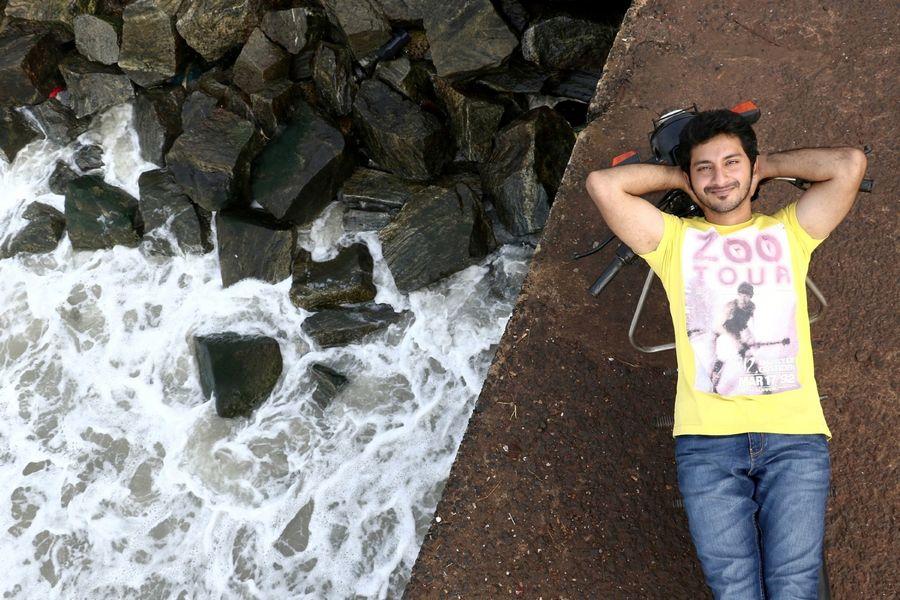 Meendum Oru Kadhal Kadhai Movie Latest Stills