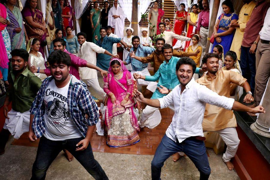 Meendum Oru Kadhal Kadhai Movie Latest Stills