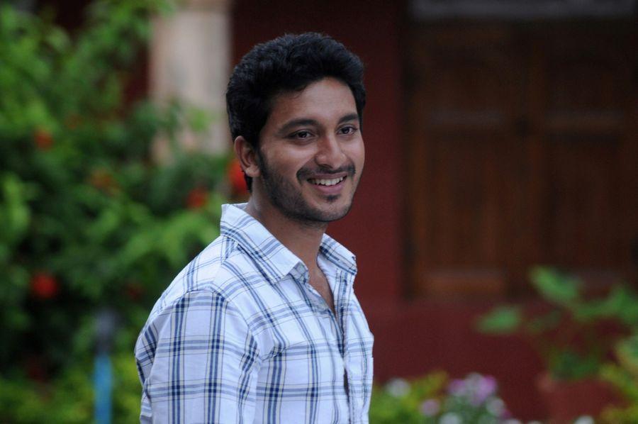 Meendum Oru Kadhal Kadhai Movie Latest Stills