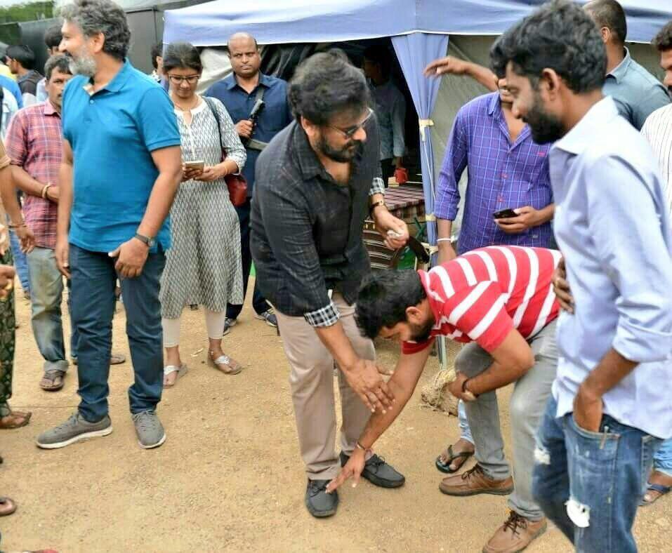 Megastar Chiranjeevi & Rajamouli at Rangasthalam 1985 Movie Sets Photos