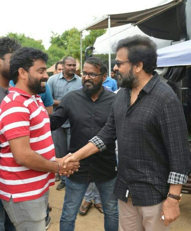 Megastar Chiranjeevi & Rajamouli at Rangasthalam 1985 Movie Sets Photos